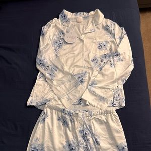 LeRose Satin Pajamas, Women’s size L, NWT, White and Blue